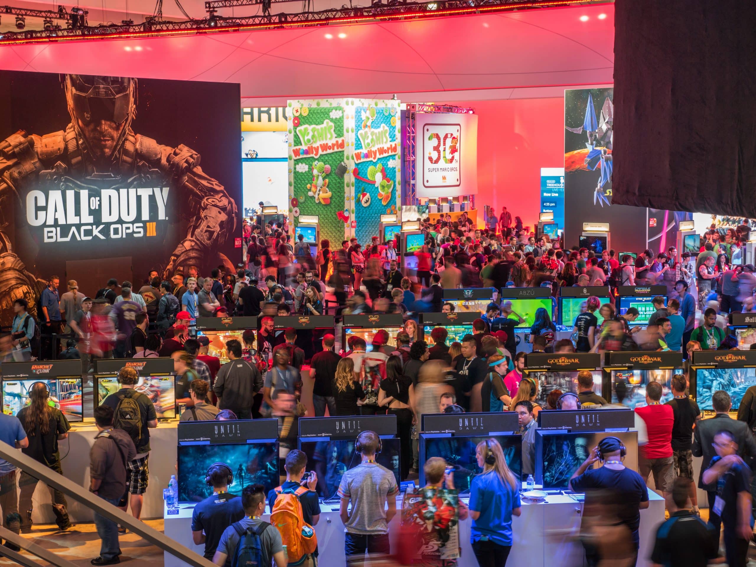 Los,Angeles,-,June,16,,2015:,Crowds,Of,People,At